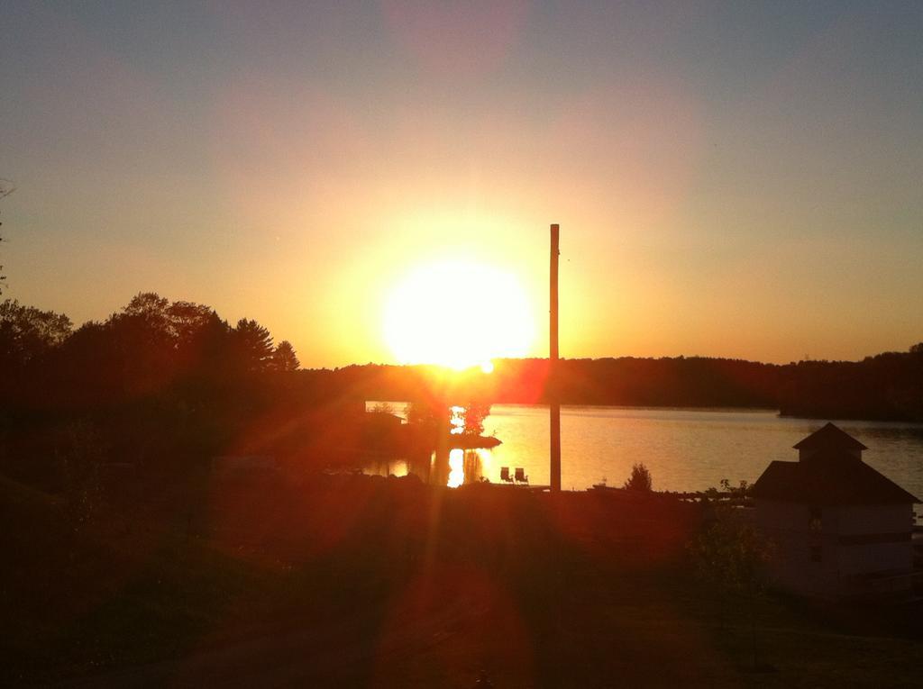 Lake Lauzon Resort Blind River Bagian luar foto