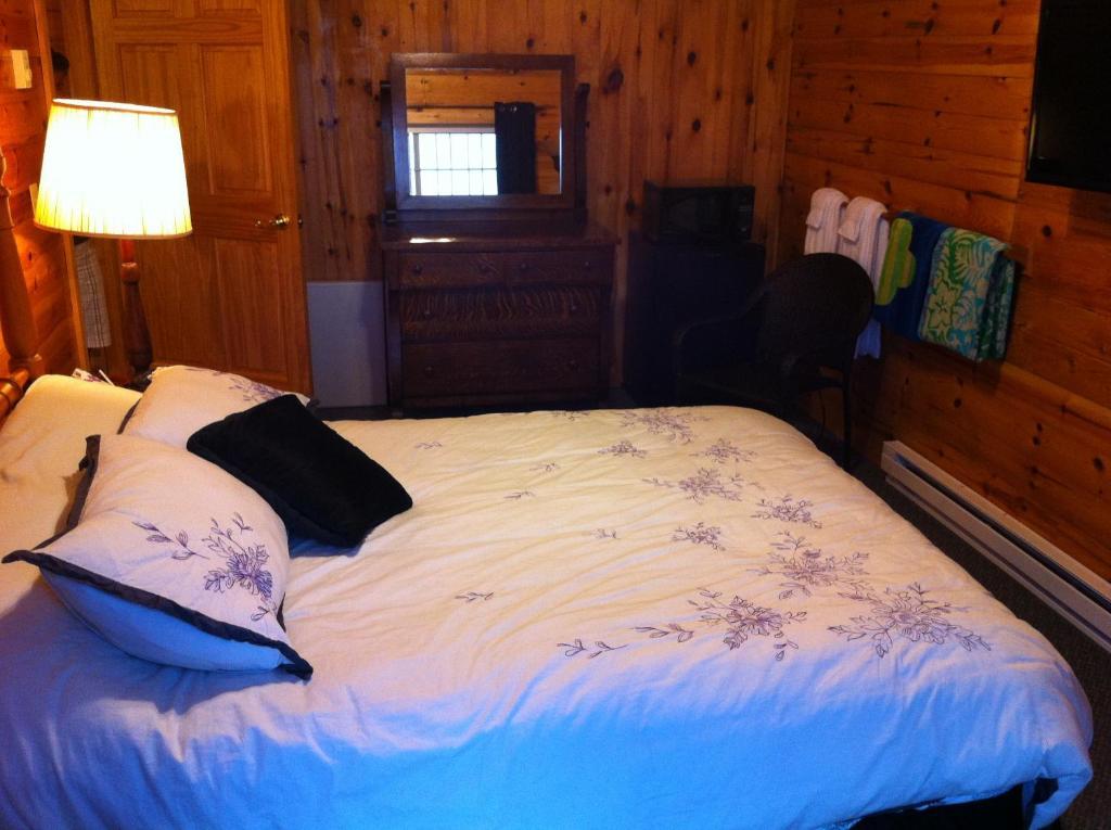 Lake Lauzon Resort Blind River Ruang foto
