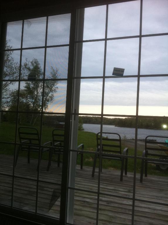 Lake Lauzon Resort Blind River Bagian luar foto