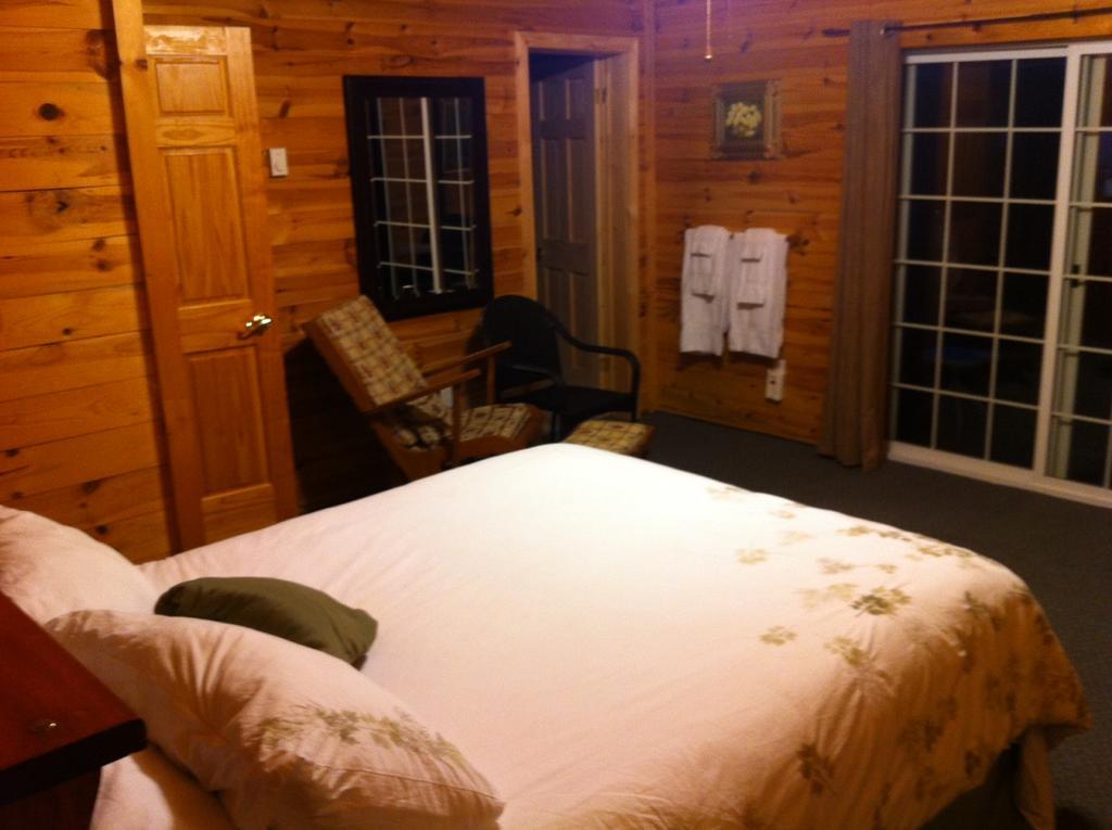 Lake Lauzon Resort Blind River Ruang foto